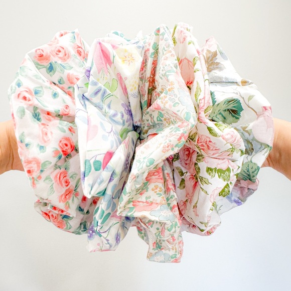 Floral Patterned Scrunchies Set